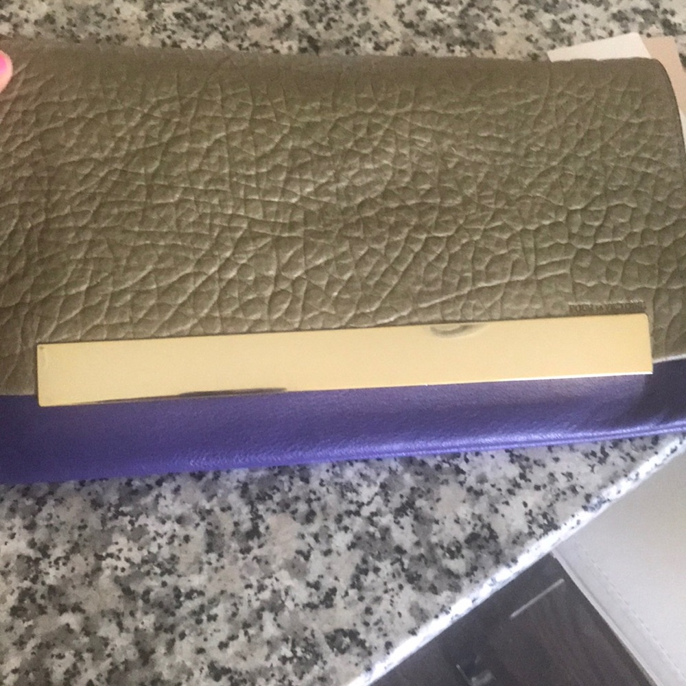 Pour La Victore clutch